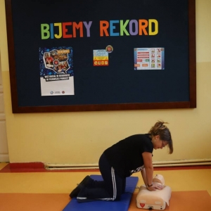 pokaż obrazek - Bicie rekordu w pierwszej pomocy