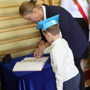 pokaż obrazek - Ślubowanie i pasowanie na ucznia klasy pierwszej 