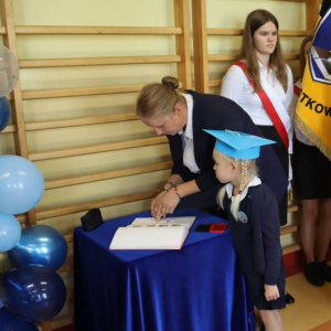 pokaż obrazek - Ślubowanie i pasowanie na ucznia klasy pierwszej 