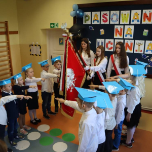 pokaż obrazek - Ślubowanie i pasowanie na ucznia klasy pierwszej 