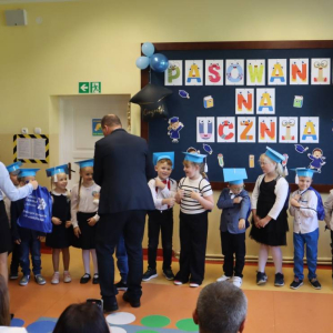 pokaż obrazek - Ślubowanie i pasowanie na ucznia klasy pierwszej 