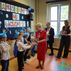pokaż obrazek - Ślubowanie i pasowanie na ucznia klasy pierwszej 