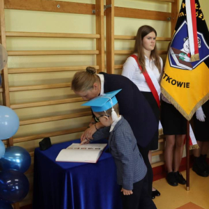 pokaż obrazek - Ślubowanie i pasowanie na ucznia klasy pierwszej 