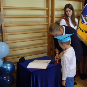 pokaż obrazek - Ślubowanie i pasowanie na ucznia klasy pierwszej 