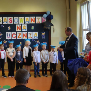 pokaż obrazek - Ślubowanie i pasowanie na ucznia klasy pierwszej 