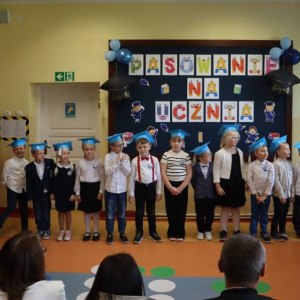 pokaż obrazek - Ślubowanie i pasowanie na ucznia klasy pierwszej 