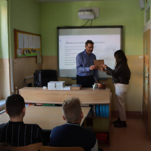 pokaż obrazek - Zajęcia w ramach IV edycji ogólnopolskiej akcji edukacyjnej „Adwokaci Rozjaśniają Prawo”