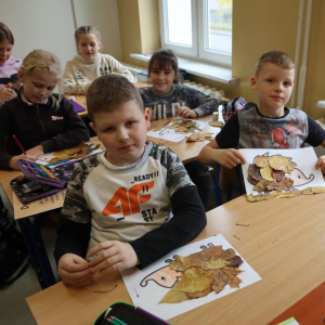 pokaż obrazek - Jesienne jeżyki w wykonaniu uczniów klasy 3