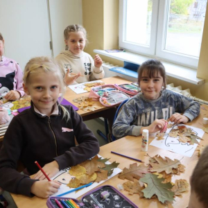 pokaż obrazek - Jesienne jeżyki w wykonaniu uczniów klasy 3