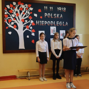 pokaż obrazek - Szkolne obchody Narodowego Święta Niepodległości 