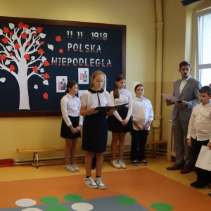 pokaż obrazek - Szkolne obchody Narodowego Święta Niepodległości 