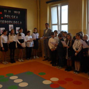 pokaż obrazek - Szkolne obchody Narodowego Święta Niepodległości 