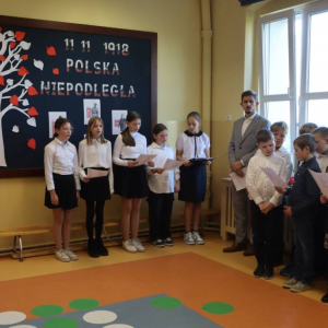 pokaż obrazek - Szkolne obchody Narodowego Święta Niepodległości 