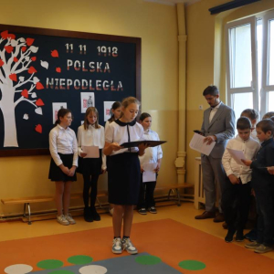 pokaż obrazek - Szkolne obchody Narodowego Święta Niepodległości 