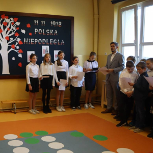 pokaż obrazek - Szkolne obchody Narodowego Święta Niepodległości 