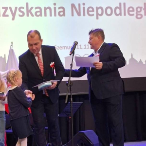 pokaż obrazek - Laureatki Konkursu Plastycznego „Razem dla Niepodległej” 