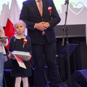 pokaż obrazek - Laureatki Konkursu Plastycznego „Razem dla Niepodległej” 