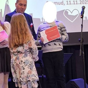 pokaż obrazek - Laureatki Konkursu Plastycznego „Razem dla Niepodległej” 