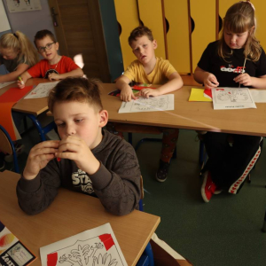 pokaż obrazek - Przygotowania pierwszoklasistów do Narodowego Święta Niepodległości