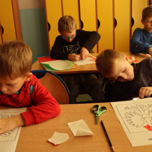pokaż obrazek - Przygotowania pierwszoklasistów do Narodowego Święta Niepodległości