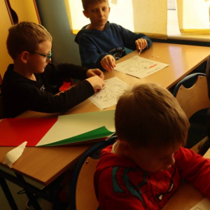 pokaż obrazek - Przygotowania pierwszoklasistów do Narodowego Święta Niepodległości