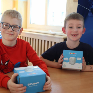 pokaż obrazek -  Kodujemy z wykorzystaniem robotów edukacyjnych GeniBot oraz Photon 