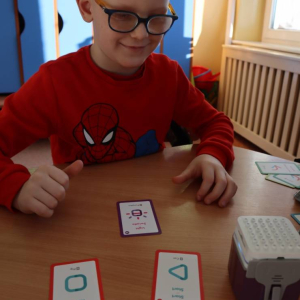 pokaż obrazek -  Kodujemy z wykorzystaniem robotów edukacyjnych GeniBot oraz Photon 