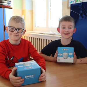 pokaż obrazek -  Kodujemy z wykorzystaniem robotów edukacyjnych GeniBot oraz Photon 