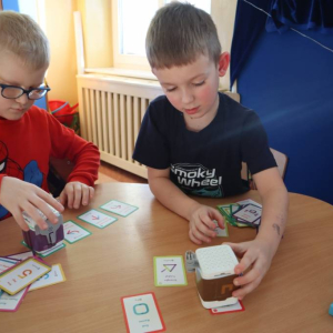 pokaż obrazek -  Kodujemy z wykorzystaniem robotów edukacyjnych GeniBot oraz Photon 