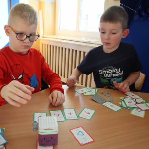 pokaż obrazek -  Kodujemy z wykorzystaniem robotów edukacyjnych GeniBot oraz Photon 