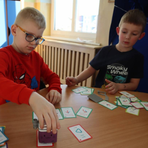 pokaż obrazek -  Kodujemy z wykorzystaniem robotów edukacyjnych GeniBot oraz Photon 