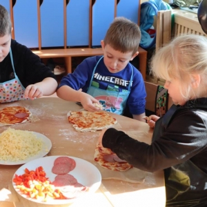 pokaż obrazek - Dzień Pizzy w oddziale przedszkolnym