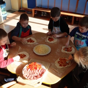 pokaż obrazek - Dzień Pizzy w oddziale przedszkolnym