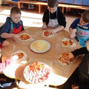 pokaż obrazek - Dzień Pizzy w oddziale przedszkolnym