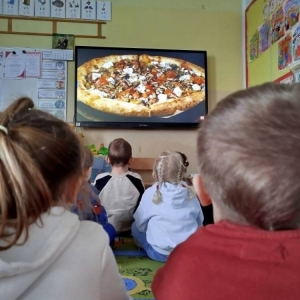 pokaż obrazek - Dzień Pizzy w oddziale przedszkolnym
