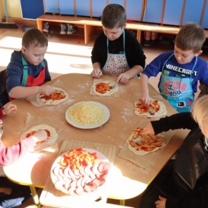 pokaż obrazek - Dzień Pizzy w oddziale przedszkolnym
