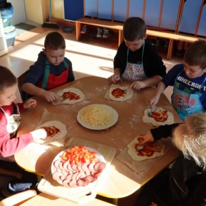pokaż obrazek - Dzień Pizzy w oddziale przedszkolnym