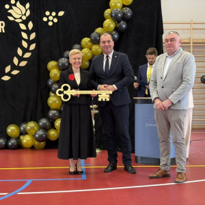 pokaż obrazek - Uroczyste otwarcie hali sportowej