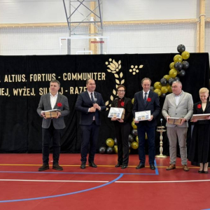 pokaż obrazek - Uroczyste otwarcie hali sportowej