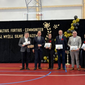 pokaż obrazek - Uroczyste otwarcie hali sportowej