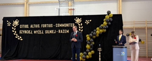 Fotorelacja z uroczystego otwarcia hali sportowej „Olimpia” przy Szkole Podstawowej im. Róży Zamoyskiej w Częstkowie - część 2