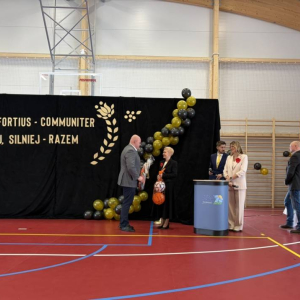 pokaż obrazek - Uroczyste otwarcie hali sportowej