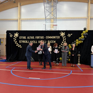 pokaż obrazek - Uroczyste otwarcie hali sportowej