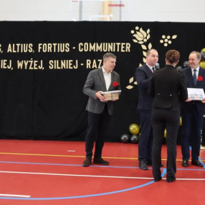 pokaż obrazek - Uroczyste otwarcie hali sportowej
