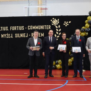 pokaż obrazek - Uroczyste otwarcie hali sportowej