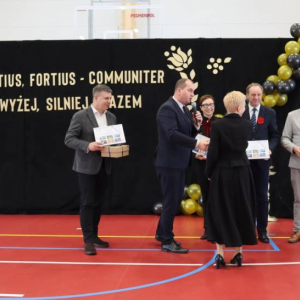 pokaż obrazek - Uroczyste otwarcie hali sportowej