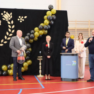 pokaż obrazek - Uroczyste otwarcie hali sportowej