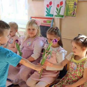 pokaż obrazek -  Dzień Kobiet w oddziale przedszkolnym