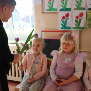 pokaż obrazek -  Dzień Kobiet w oddziale przedszkolnym