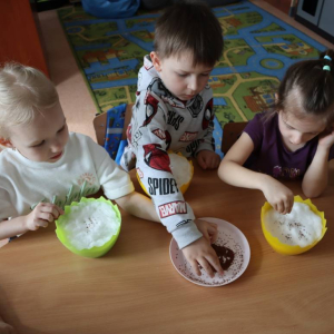 pokaż obrazek - Mali ogrodnicy